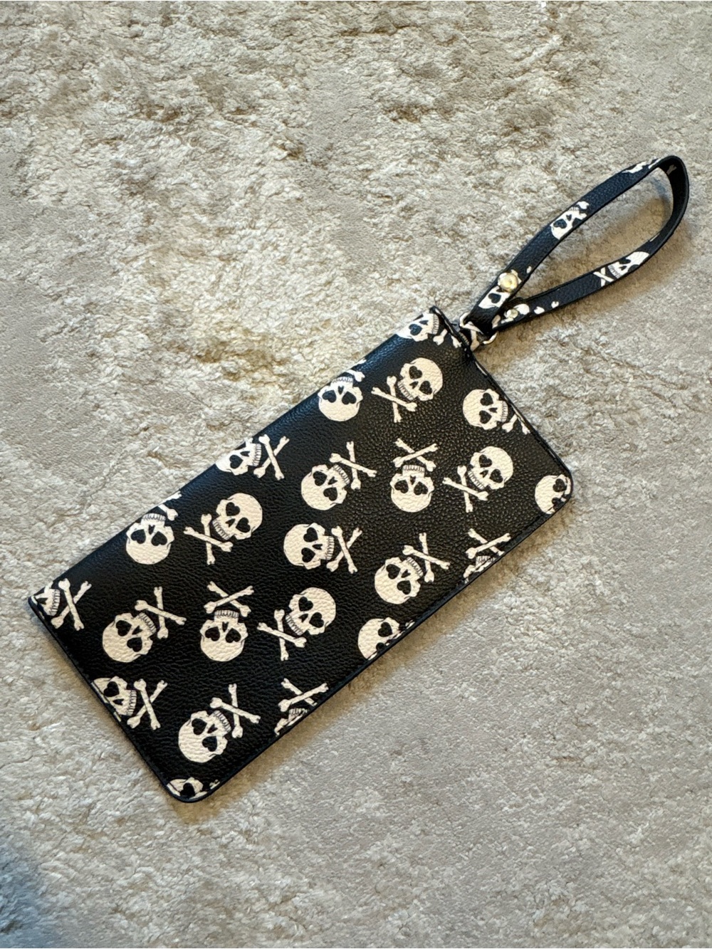 Betsy Johnson Skull & Crossbones Envelope Style Began Leather Wristlet - Picture 6 of 11
